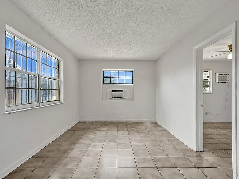 2525 Superior St — Photo 6