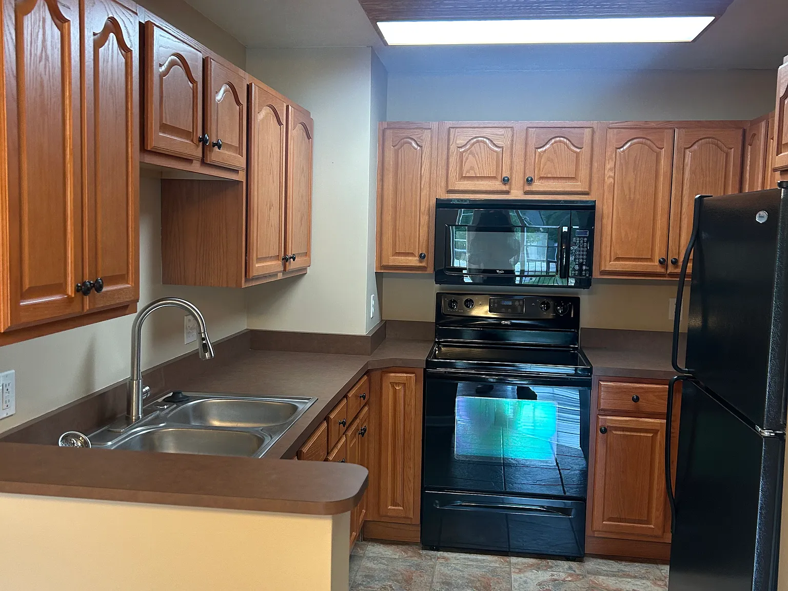 2 bed, 2.5 bath, $1,400 — Photo 2