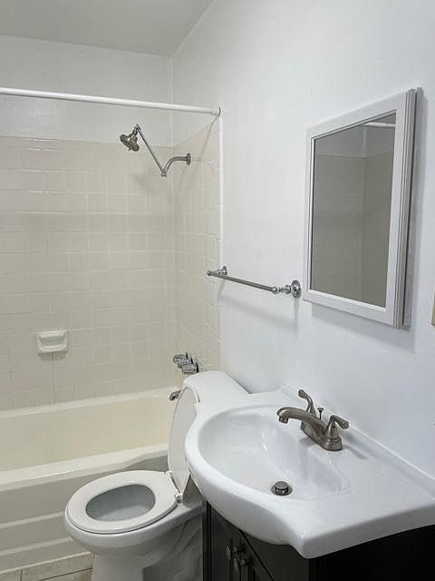 1st image of 7651 Oakwood Ave #B