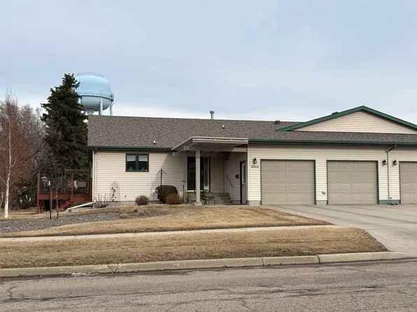 3303 7th St SW, Minot, ND 58701