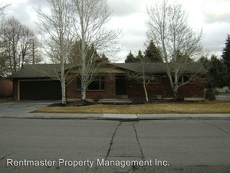 1st image of 220 Pinon Dr