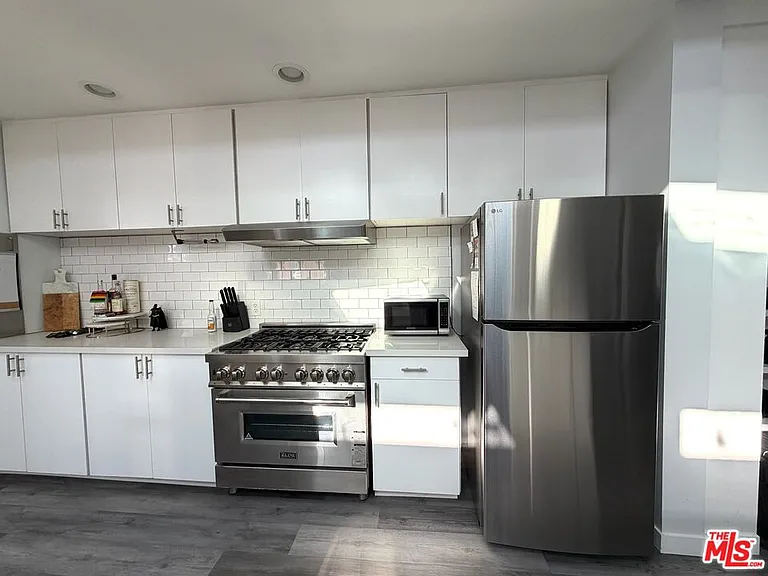 46 Rose Ave — Photo 25