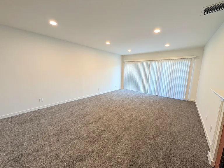 Chateau Lamont Apartments — Photo 9