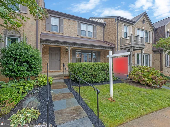 2855 Yarn Ct, Falls Church, VA 22042