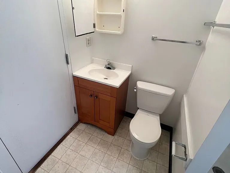 720 Catherine St — Photo 9