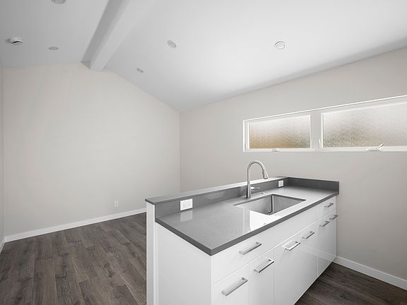 3rd image of 6864 Babcock Ave