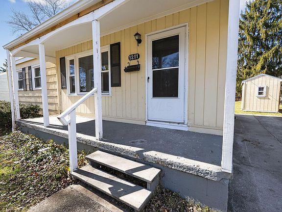 3rd image of 1211 Shady Lane Rd