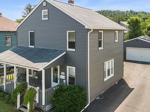 3rd image of 608 Dickson St