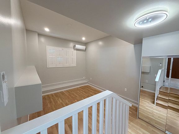 5th image of 812A 18th Ave