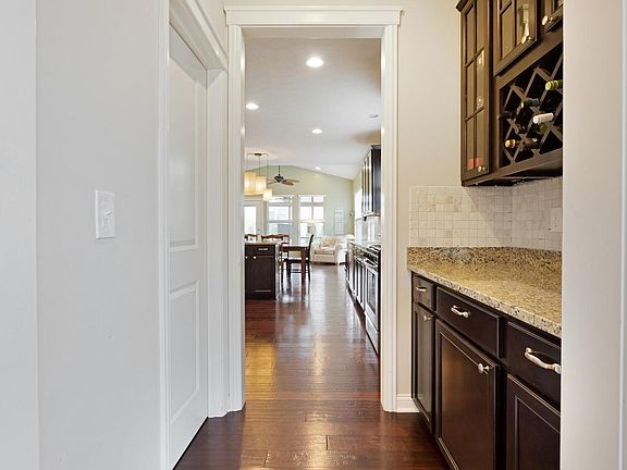 4th image of 1150 Amaranthus Dr