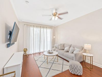 4515 Briar Hollow Pl APT 312, Houston, TX, 77027