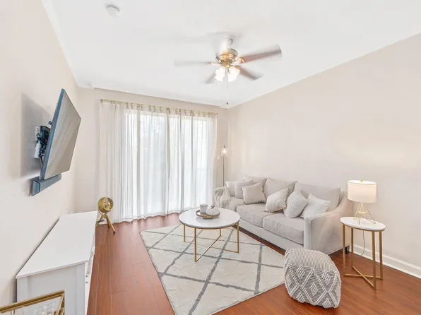 4515 Briar Hollow Pl APT 312, Houston, TX 77027