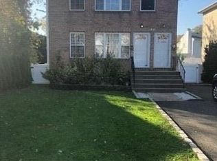 61 Edgewood Rd, Port Washington, NY 11050