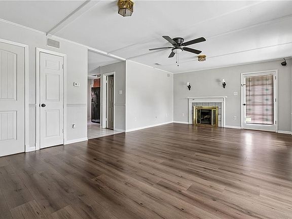4th image of 5104 Warwick Dr