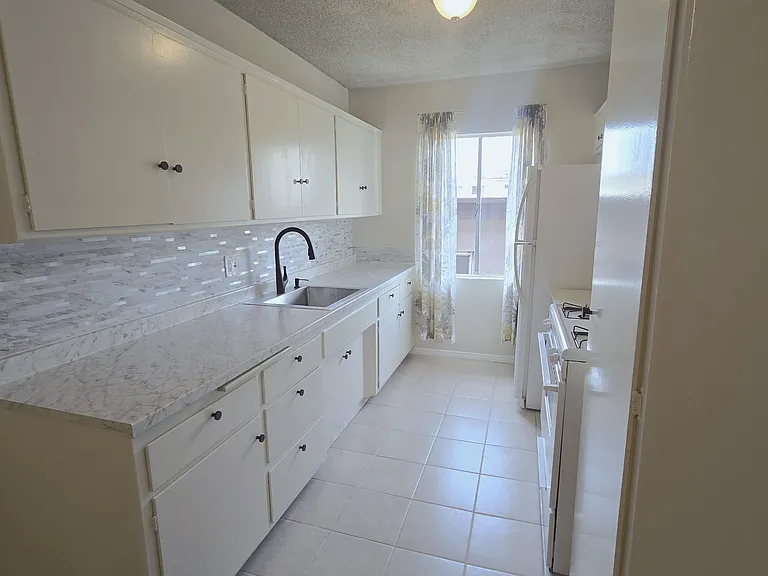 526 S Saint Andrews Pl #28 — Photo 12