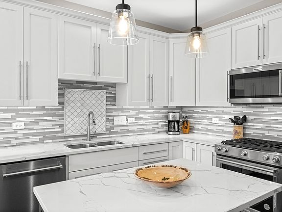 4th image of 14272 Lacey Dr