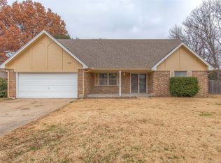 1504 W Oak Ridge Ct S, Broken Arrow, OK 74012