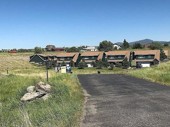 2nd image of 121 Gravel Hollow Dr