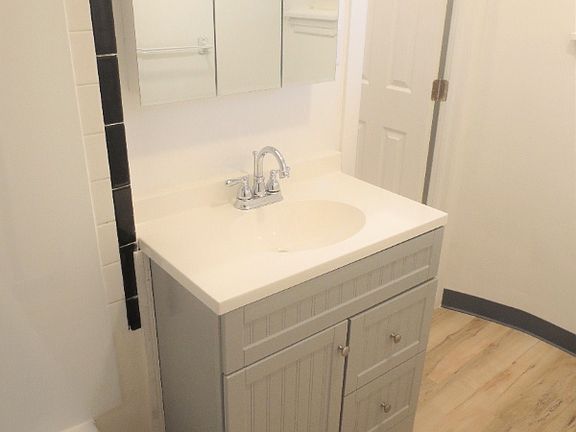 3rd image of 2421 Beechwood Blvd #2421C