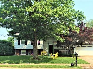 3602 Red Fox Dr, New Albany, IN 47150