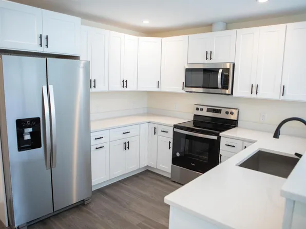 887 Federal Rd #1, Brookfield, CT 06804