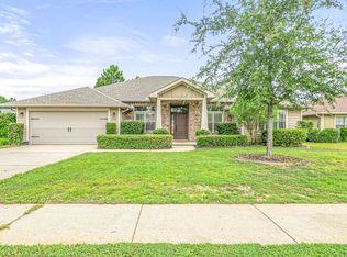 2715 Lakes Edge Ln, Navarre, FL 32566