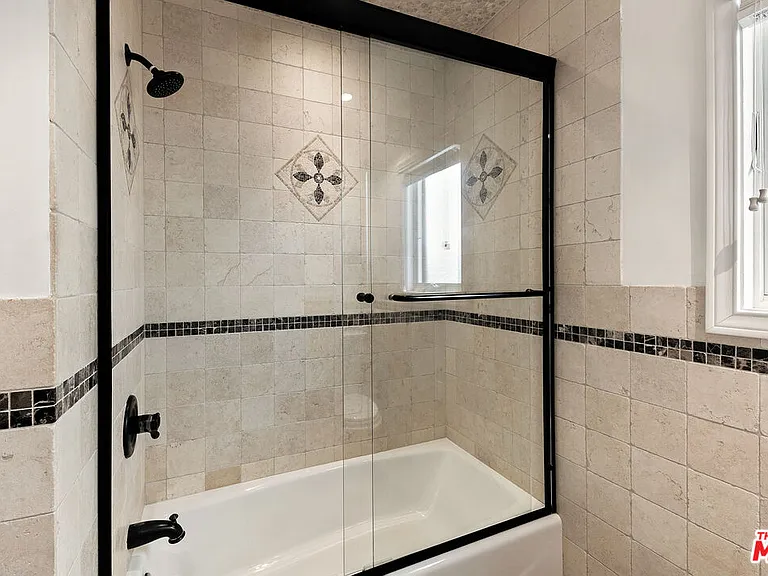 7426 W 82nd St — Photo 33