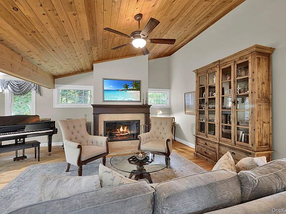 3rd image of 83 Maple Brook Road