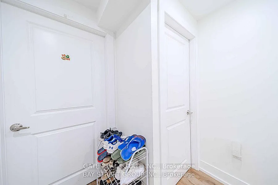 1 bed, $1,300 — Photo 3