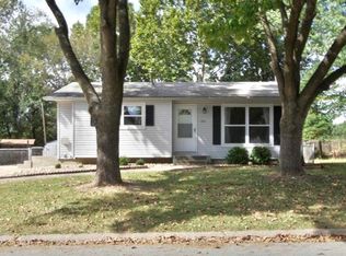 707 Saint Anthony Dr, Godfrey, IL 62035