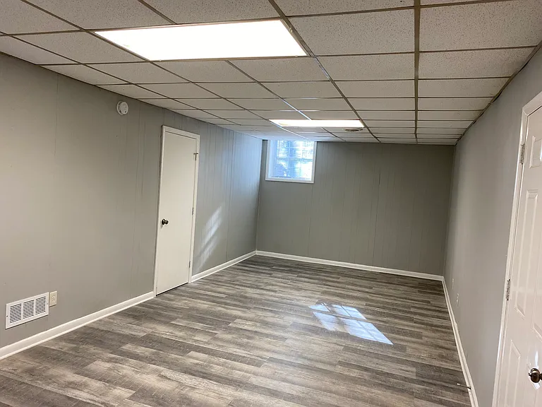 2202 Chestnut Log Dr — Photo 16