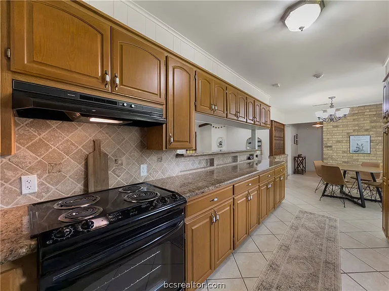 2525 Willow Bend Dr — Photo 12