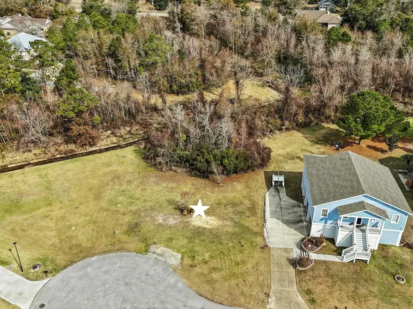 Sarahs Ln, Waveland, MS 39576