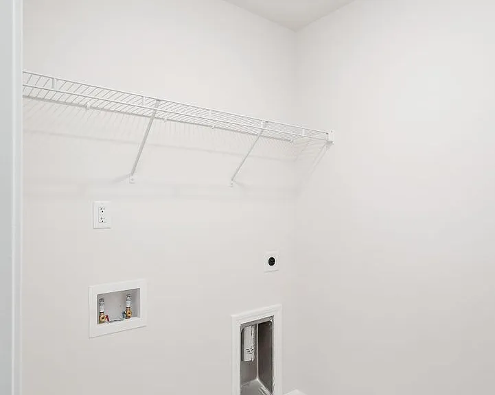 775 Justify Loop — Photo 8