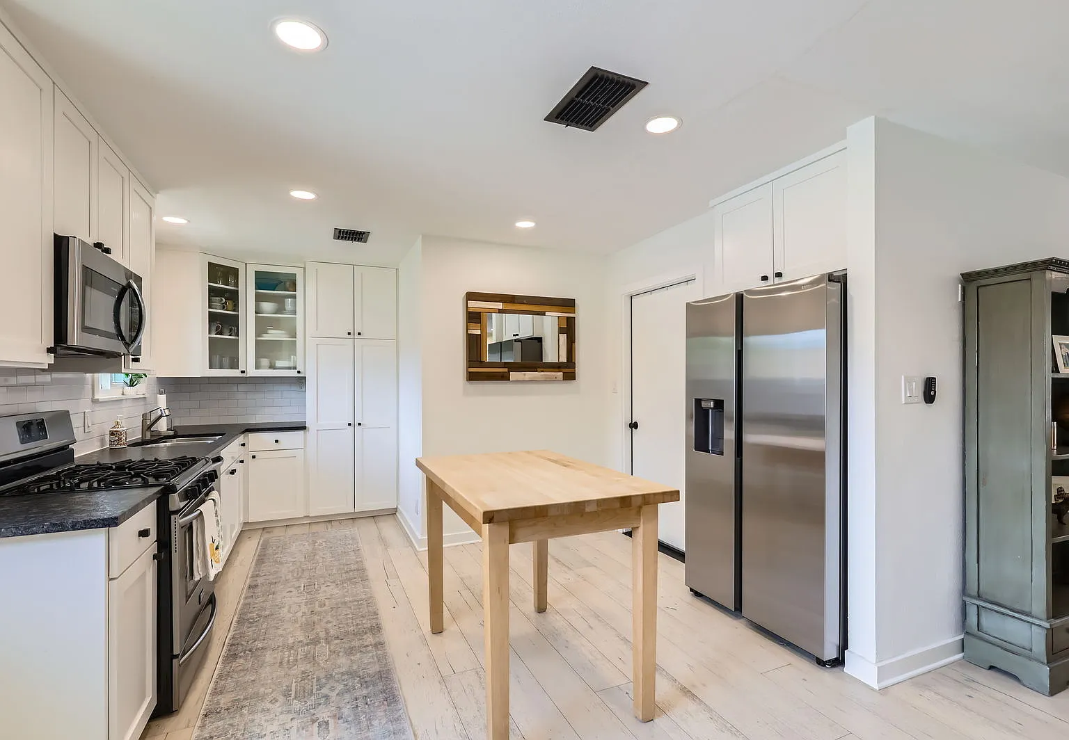 3 bed, 1710 sqft, $2,850 — Photo 1