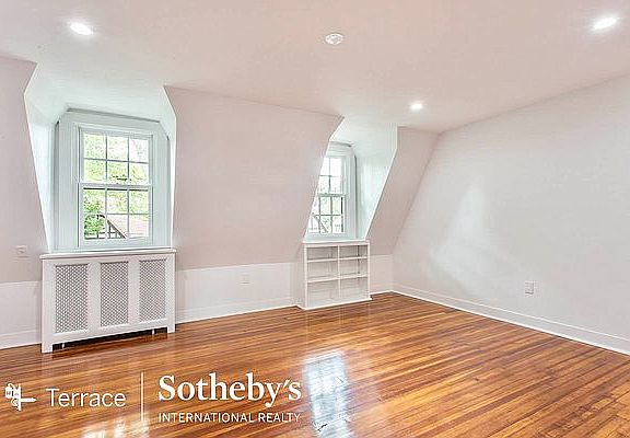3rd image of 380 Burns St #3