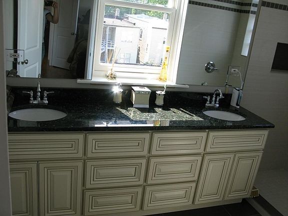 3rd image of 5916 N Artesian Ave APT 2