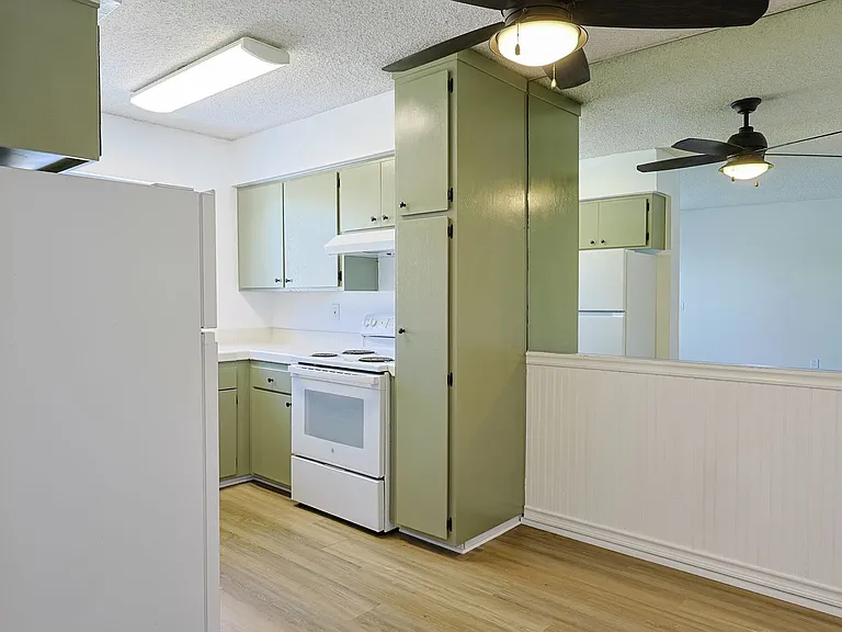 4945 Narragansett Ave — Photo 4