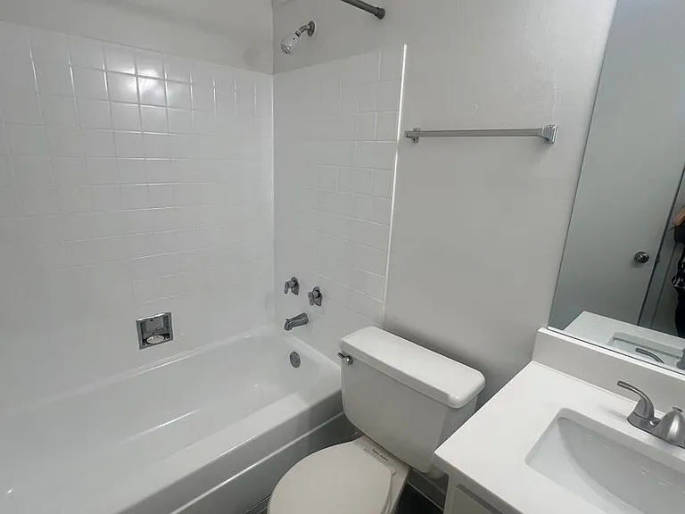 7251 At Waters Edge — Photo 17