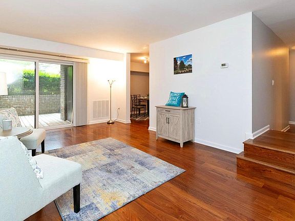 5th image of 24 Silverwood Cir APT 2