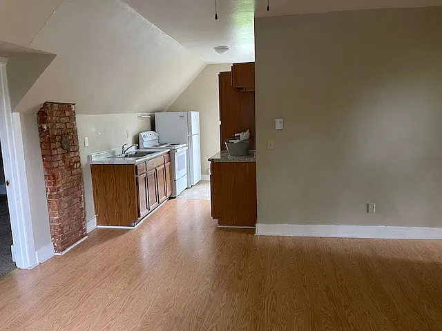 2 bed, 893 sqft, $900 — Photo 4