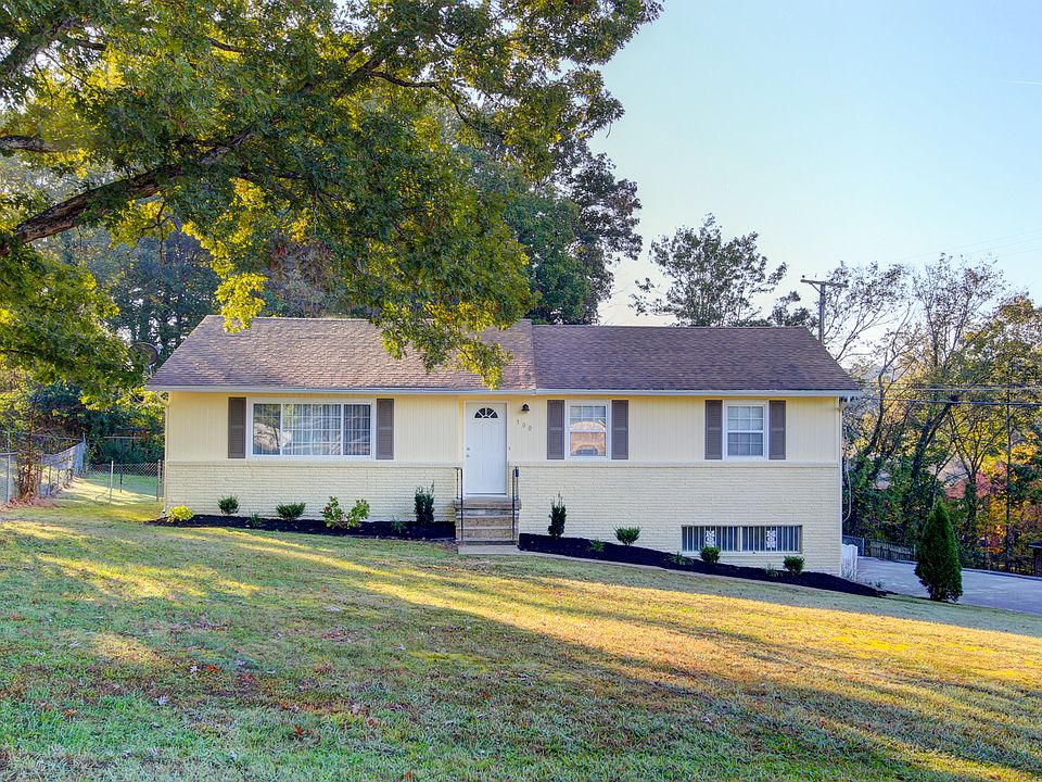 1st image of 300 Centeroak Dr