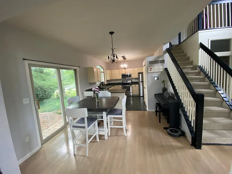 5628 Versailles Ave — Photo 8