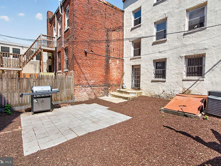 815 L St SE #1 — Photo 17