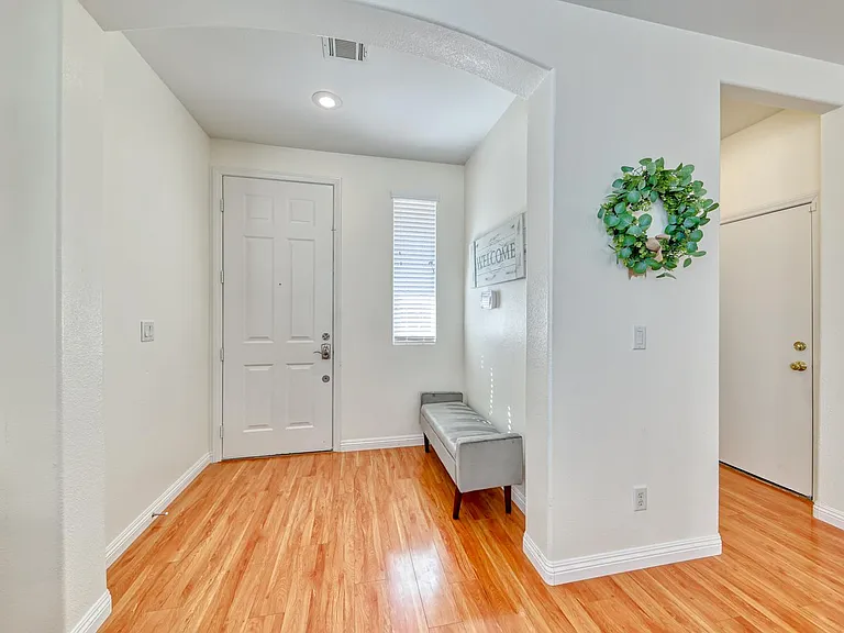 9772 Ridgebluff Ave — Photo 10