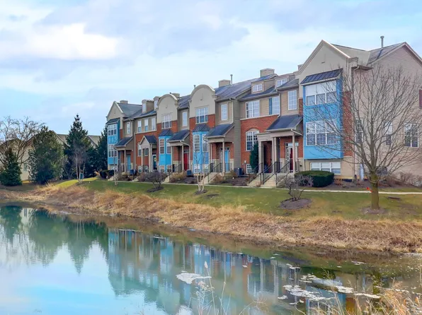 358 Station Park Cir, Grayslake, IL 60030