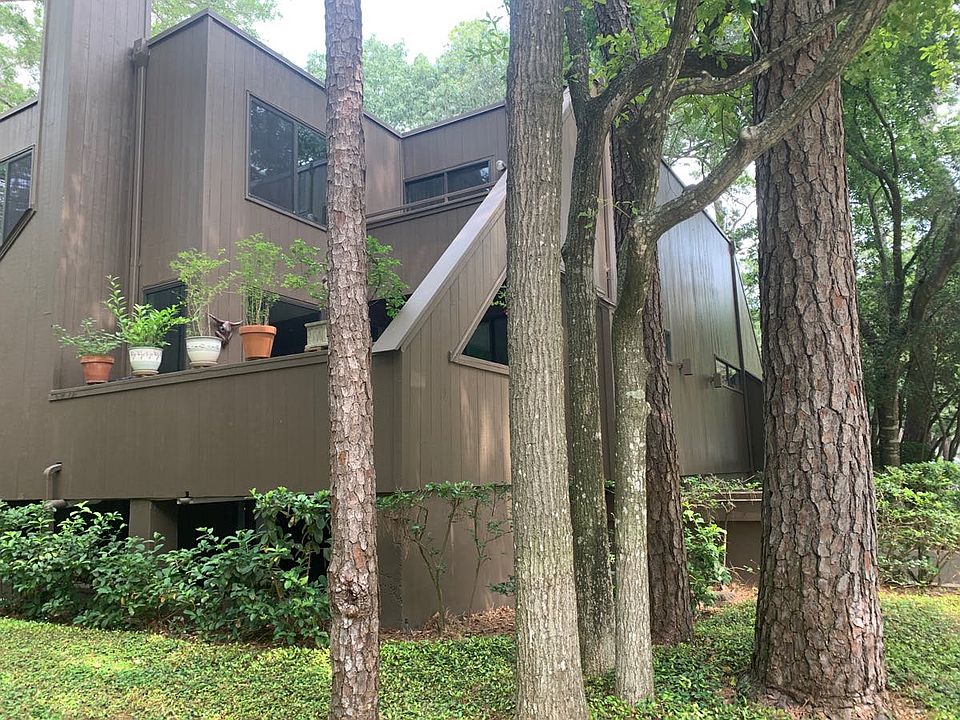 2nd image of 168 Litchfield Ln Unit 160