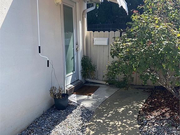 3rd image of 1362 Bexley Ln #B