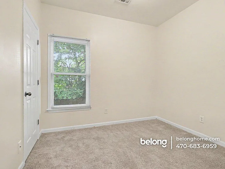 711 Meldrum St NW — Photo 9