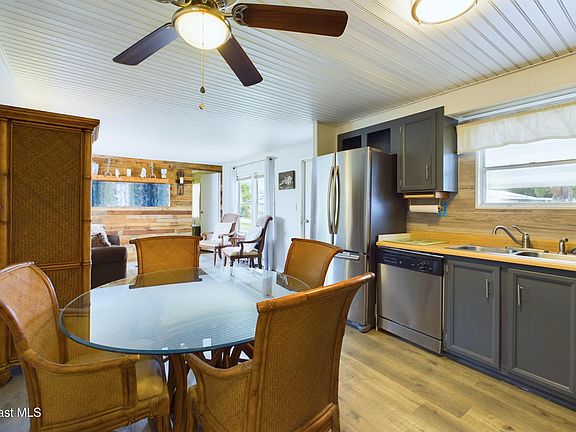 5th image of 888 Laurel Cir